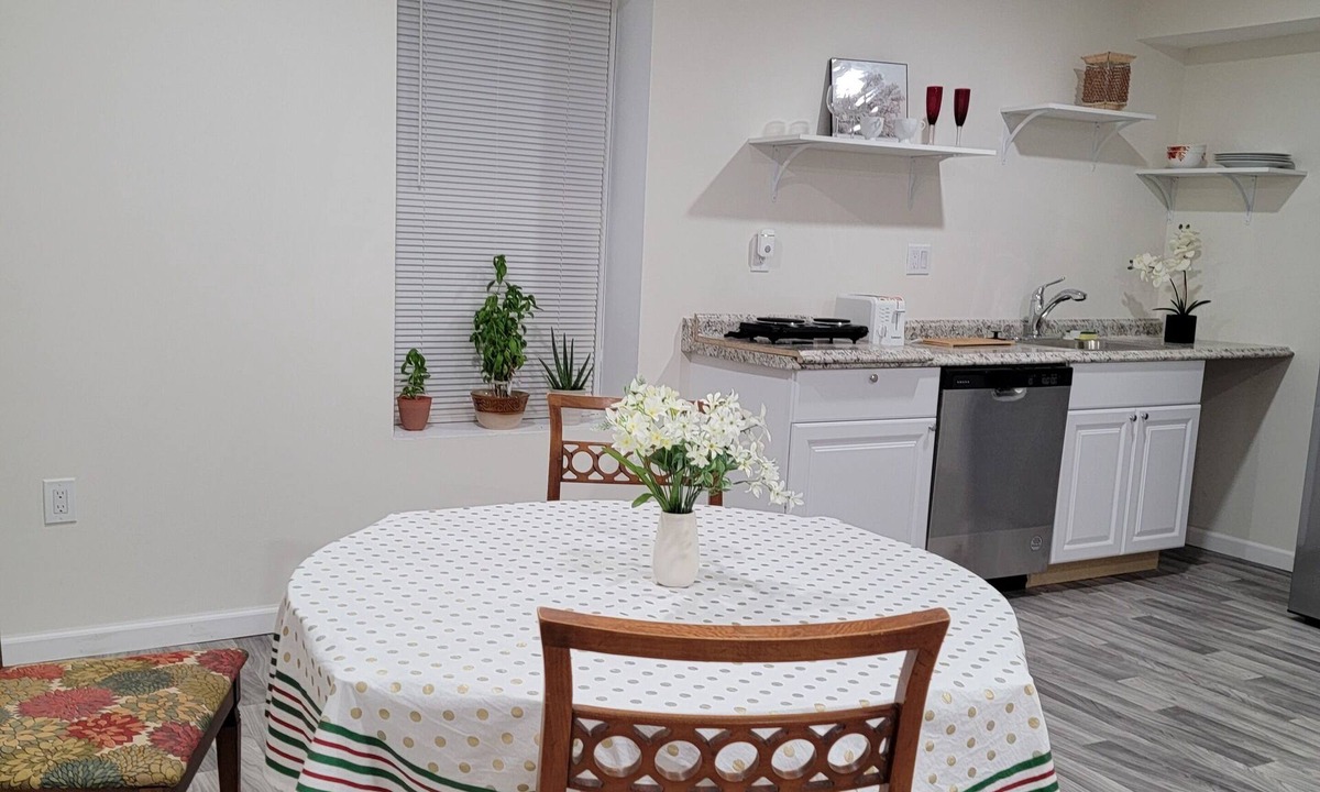 Charles Town Bed & Breakfast | 1 bedroom in peaceful Charles Town with AC in amazing neighborhood