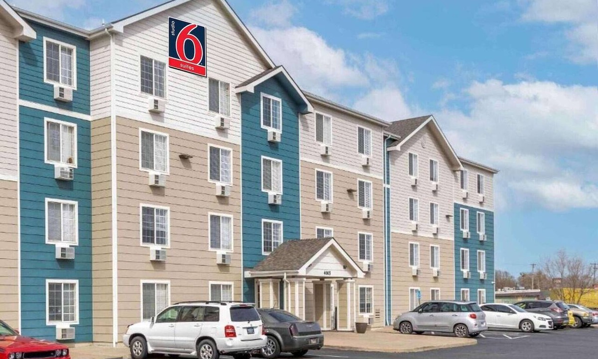 Wichita Apartment | 1 Full Bed | Mobil Acc RI Shwr Nsmk Kitchen