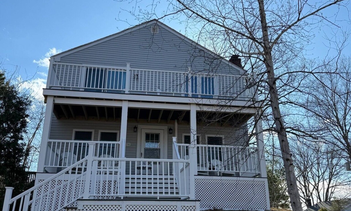 Wrentham House | 10 Minutes from World Cup Boston Stadium 4 Bedroom Lake view house with yard