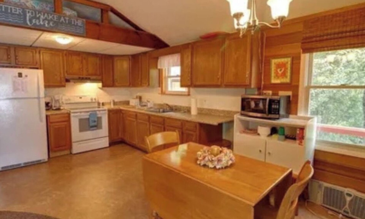 Town of Ledyard House | 100' Cayuga Lakefront Cottage Private Dock & Boat Lift Sleeps 8