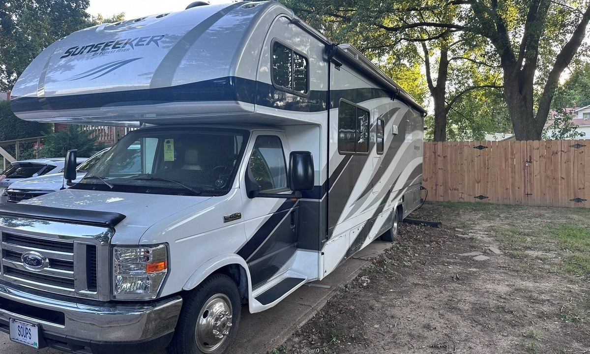 Independence House | 15 Minutes From MAJOR INTERNATIONAL SPORTING EVENT Events Full RV Fixed location.