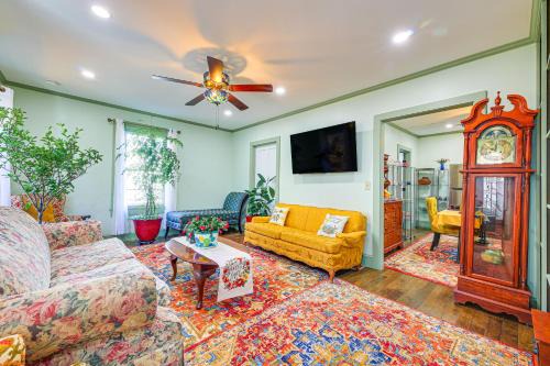 Springfield House | 18 Mi to Skiing: Colorful Home in Springfield!