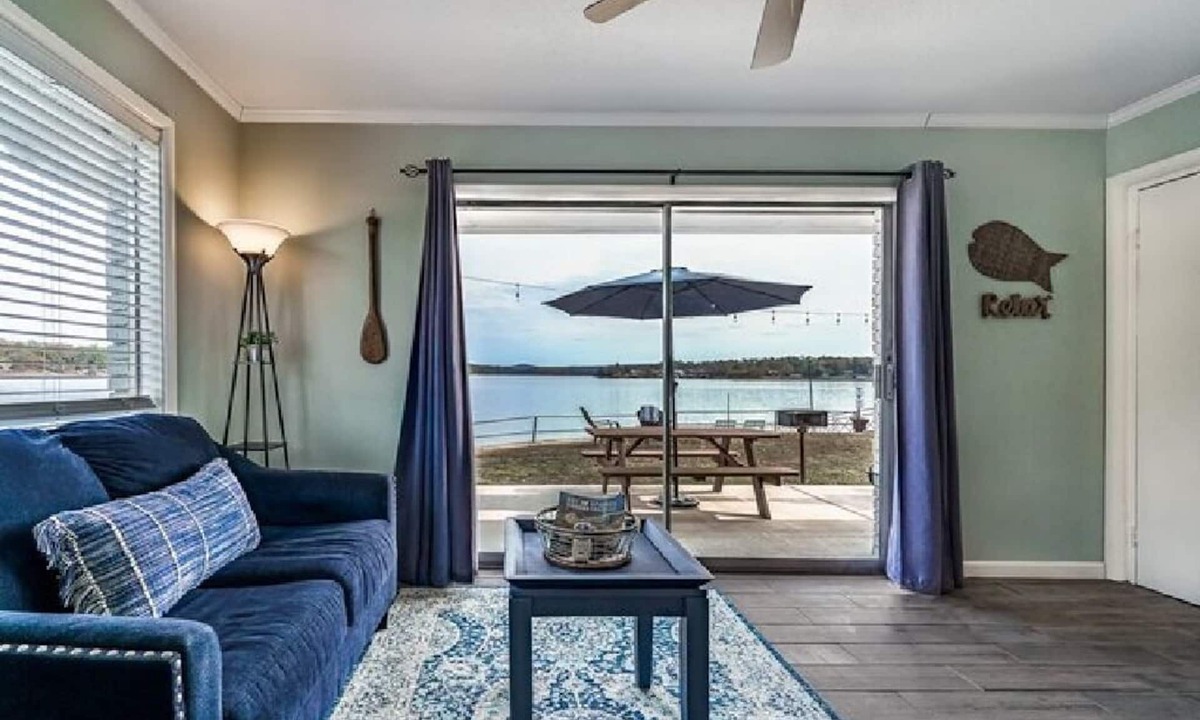 Hot Springs Hotel | #18 The Cove - Double Bed Room (pet-friendly)