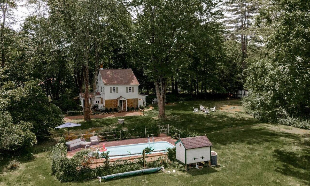 Rosendale Apartment | 18th Century Rosendale Cottage w/pool