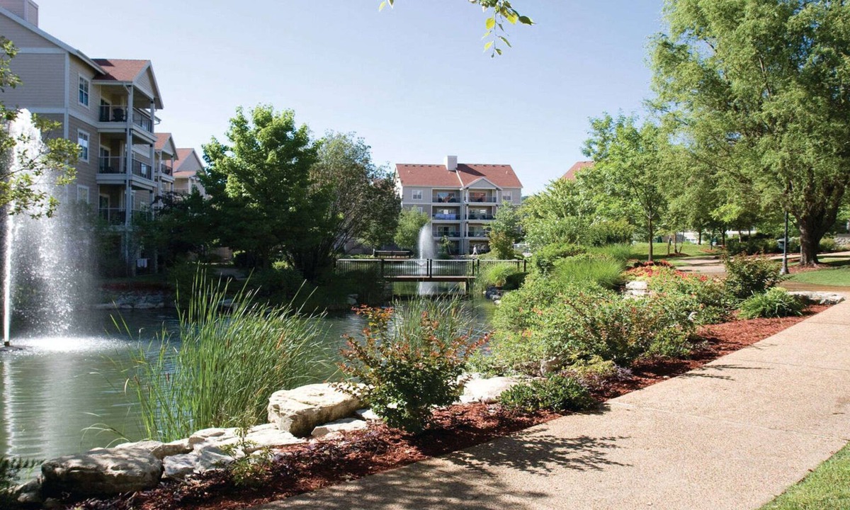 Table Rock Hotel | 1BD Deluxe/Branson - Pools, Gym, BBQ, Game Room!