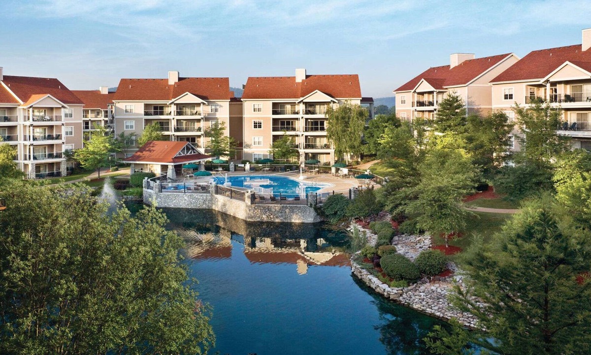 Table Rock Hotel | 1BD Deluxe/Branson - Pools, Gym, BBQ, Game Room!