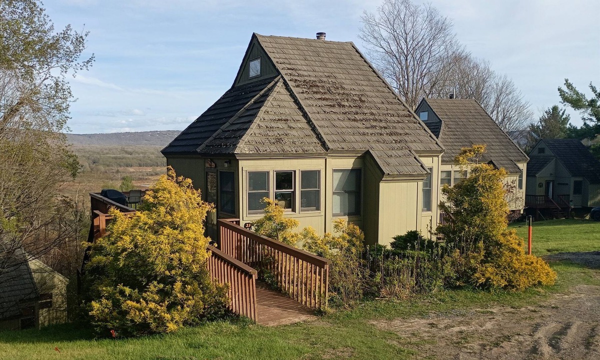 Davis House | 1BR Cabin Plus Loft For 2 Great Views Over Nature Preserve