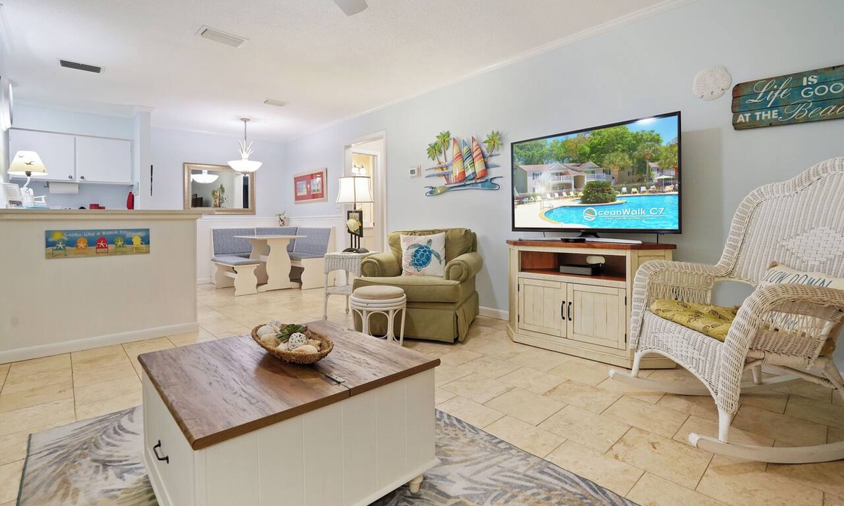 Demere Park Condo | 1BR Ground Floor Condo with Screened-in Porch! Reduced rates for August!