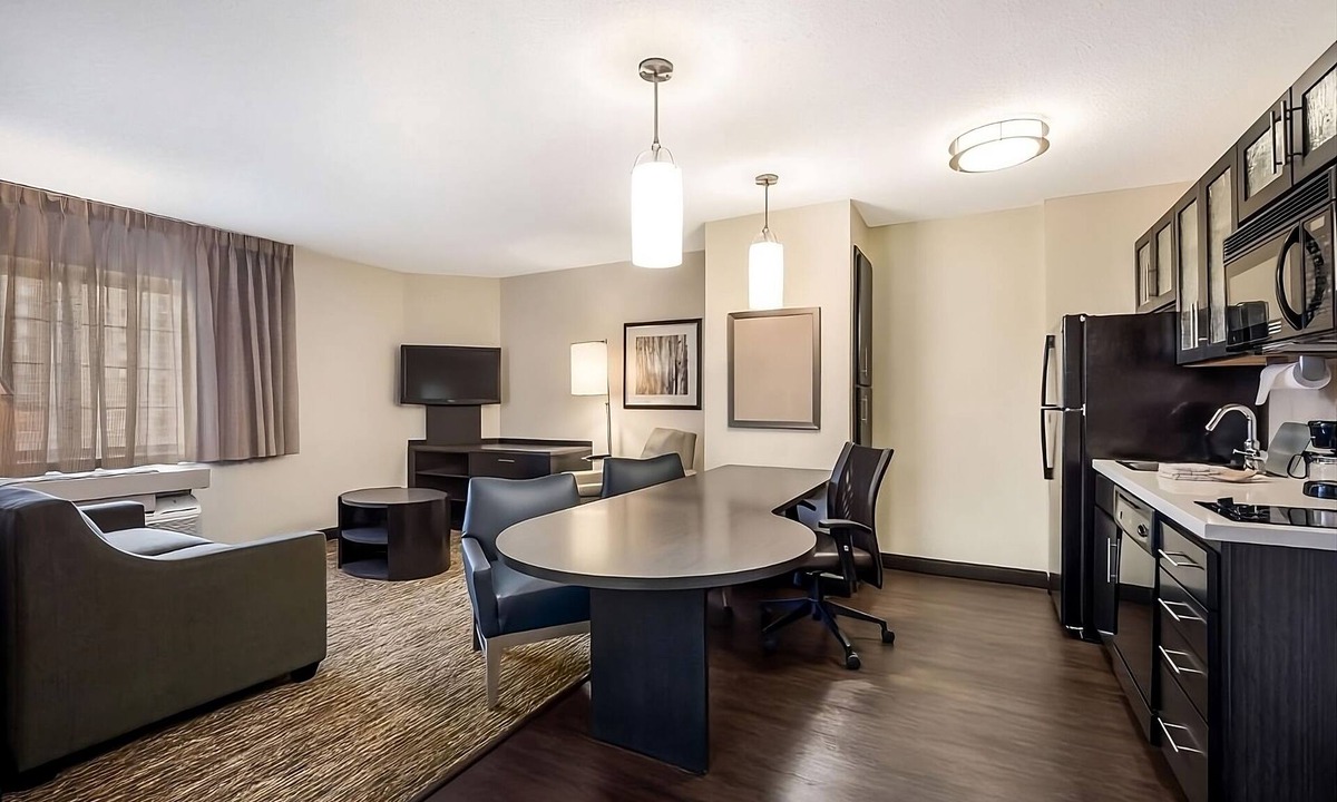 North Olmsted Hotel | 2 Affordable Units! Near Cleveland Hopkins International Airport, Pets Allowed