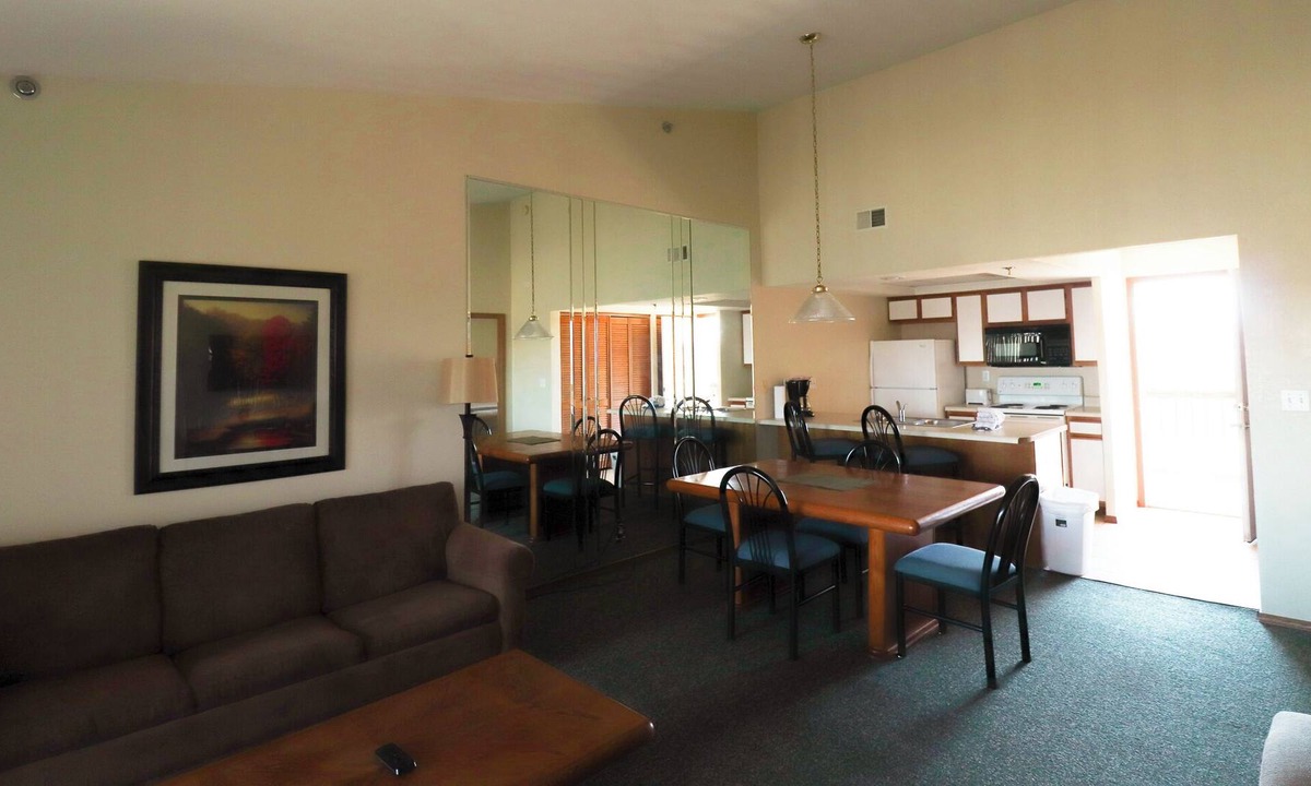 Kimberling City Condo | 2 - BD Lakeview Economy Suite 2B3
