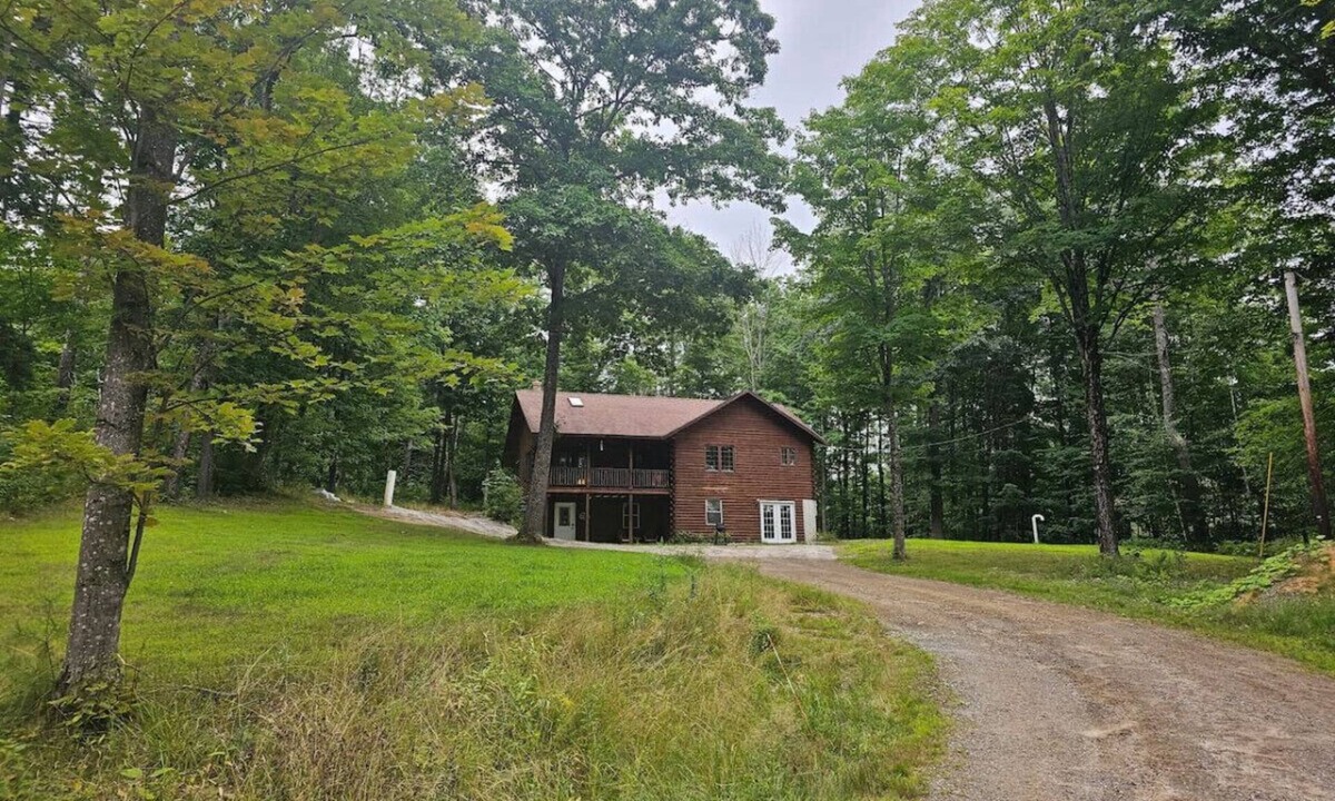 Bristol Cabin | 2 Bed/2 Bath- pets welcome