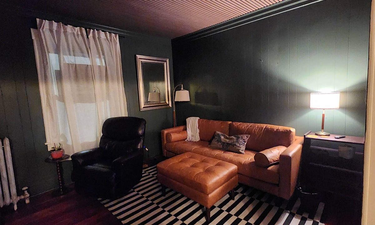 South Hadley Apartment | 2-bedroom 1st fl home in South Hadley Falls with Flauceted Claw Foot Bathtub