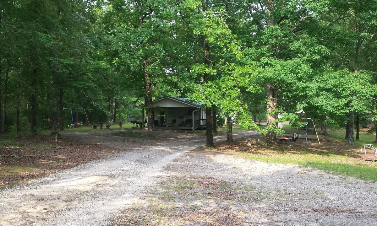 Bismarck House | 2 bedroom family vacation cottage (Caddo Cottage) near DeGray Lake.