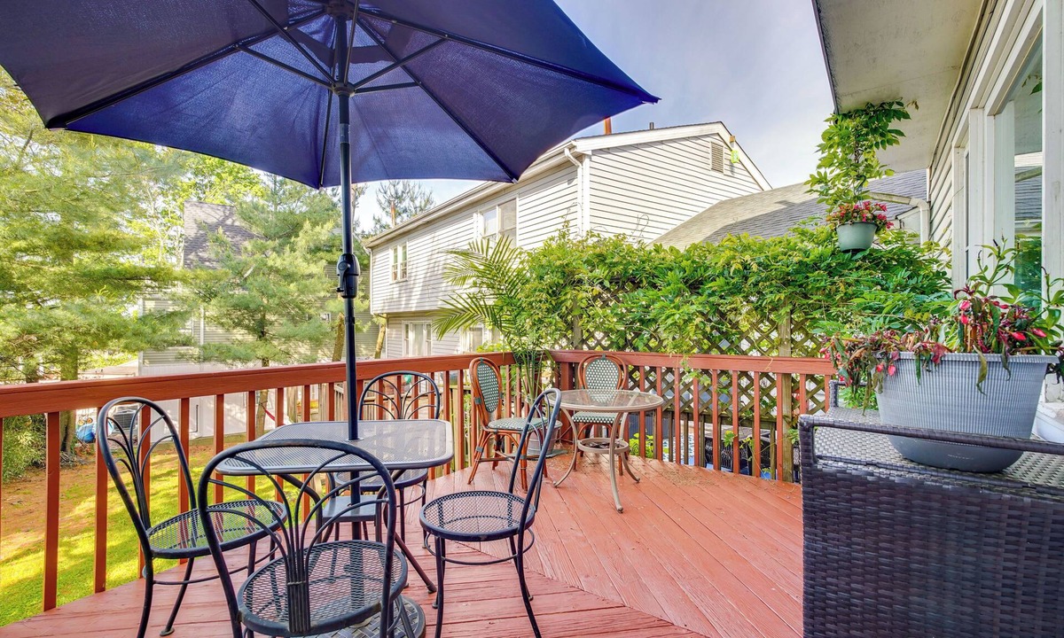 Woodmont House | 2 Blocks to Beach: Walkable Woodmont Village Home