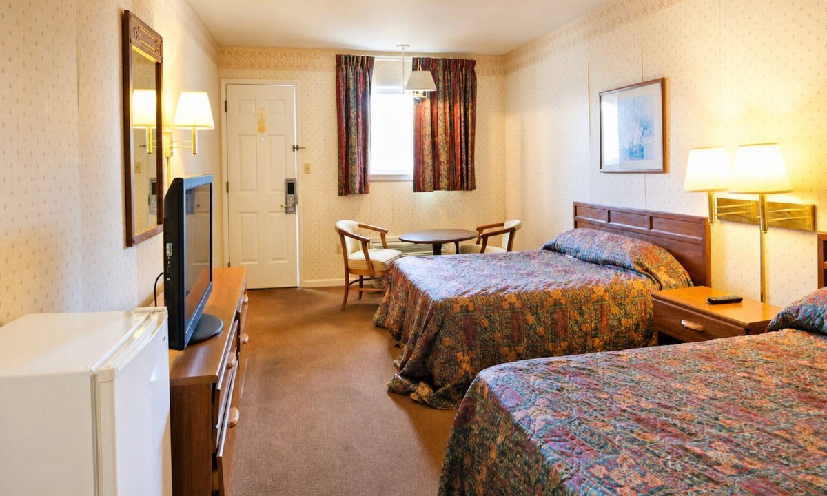 Lewisburg Hotel | 2 Comfortable Family-Friendly Stays | Near I-64, Trails and Attractions