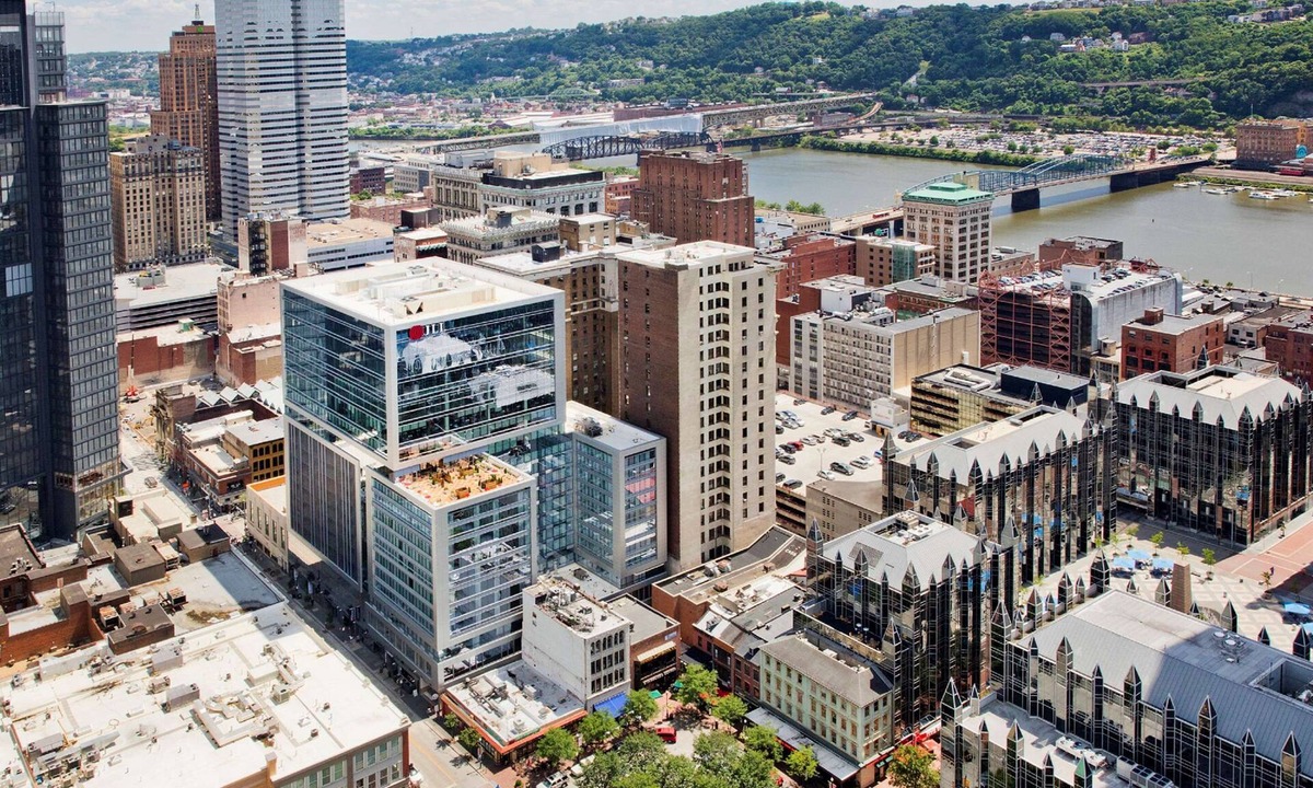 Downtown Pittsburgh Hotel | 2 Connecting Suites at a Hotel