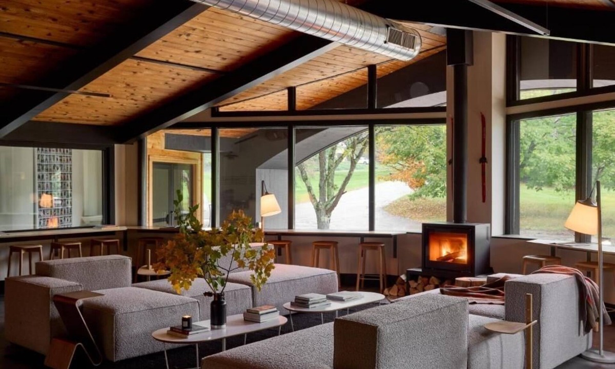 Stowe Area Hotel | 2 Deluxe Double Queens | Tälta Lodge, a Bluebird by Lark | with Indoor Pool