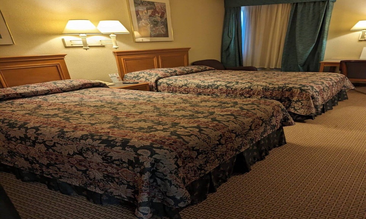 Hesston Apartment | 2 Full Beds|Non-Smoking