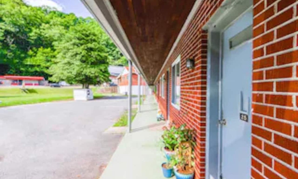 Blue Jay Apartment | 2 Full Beds|Nsmk|Beaver WV