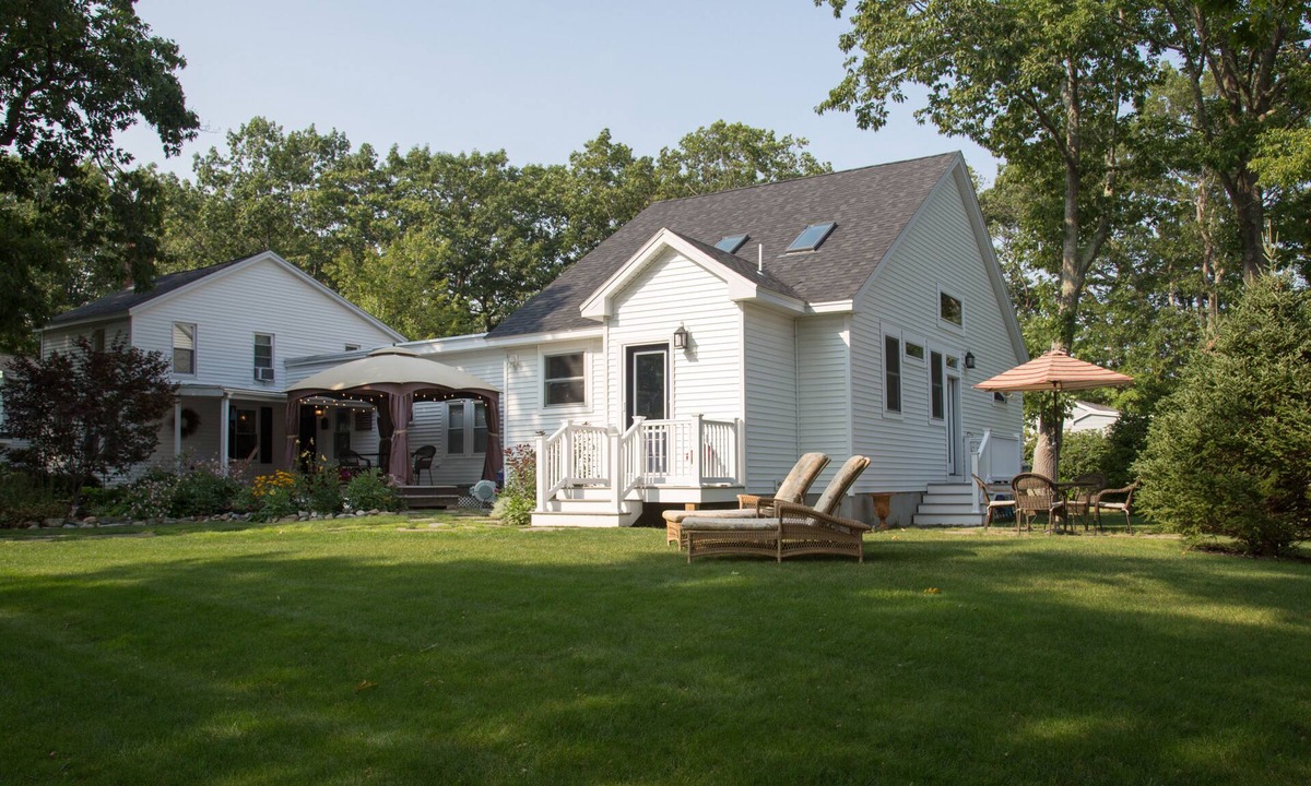 York Beach House | 2 HOUSES IN ONE. ROOM TO SPREAD-OUT!