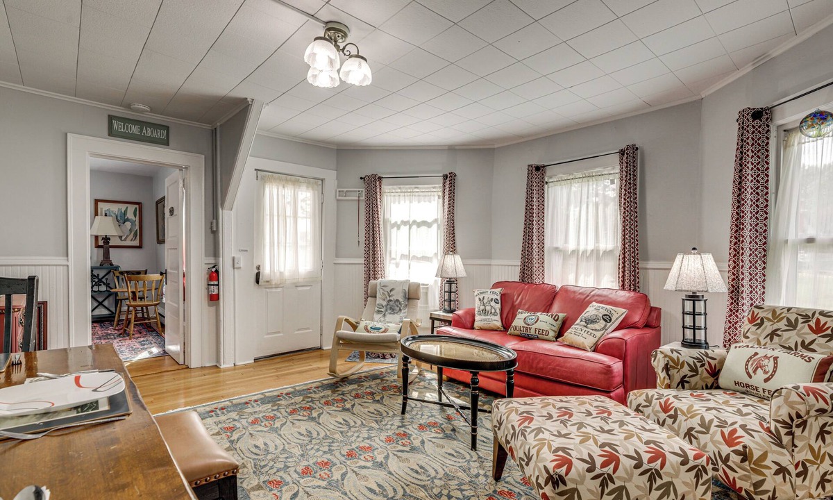 New London Apartment | 2 Mi to Beach & Boardwalk! New London Haven