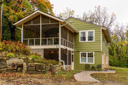 Manhattan House | 2 Mi to Downtown: 4BR Country Home Near K-State