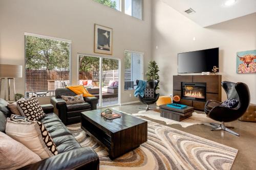 Fort Worth Cultural District House | 2 Min Walk Dickies Arena Lux Home Parking