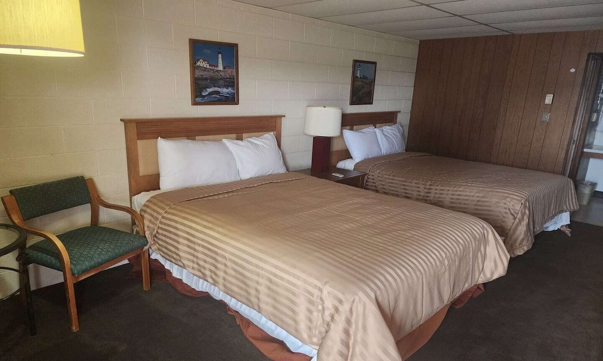 Quinter Apartment | 2 Queen Beds|Non-Smoking