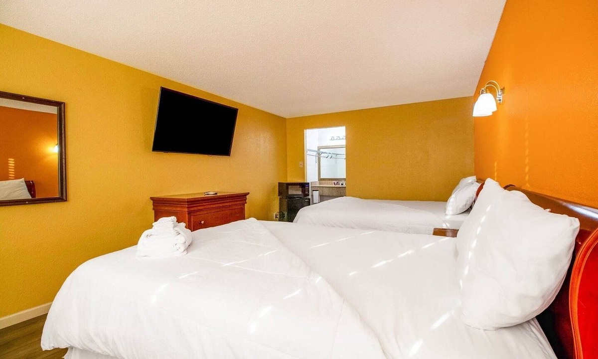 Seiling Apartment | 2 Queen Beds Non-Smoking