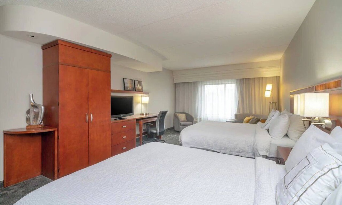 Salisbury Hotel | 2 Queens | Courtyard Salisbury | Ocean City Base, Indoor Pool, Stadium