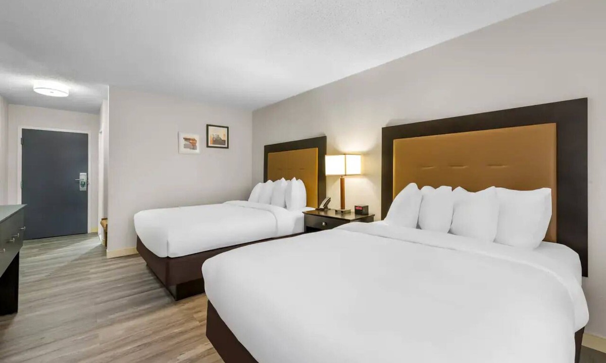Brewerton Hotel | 2 Relaxing Units Perfect for Oneida Lake Adventures – Pets are Allowed