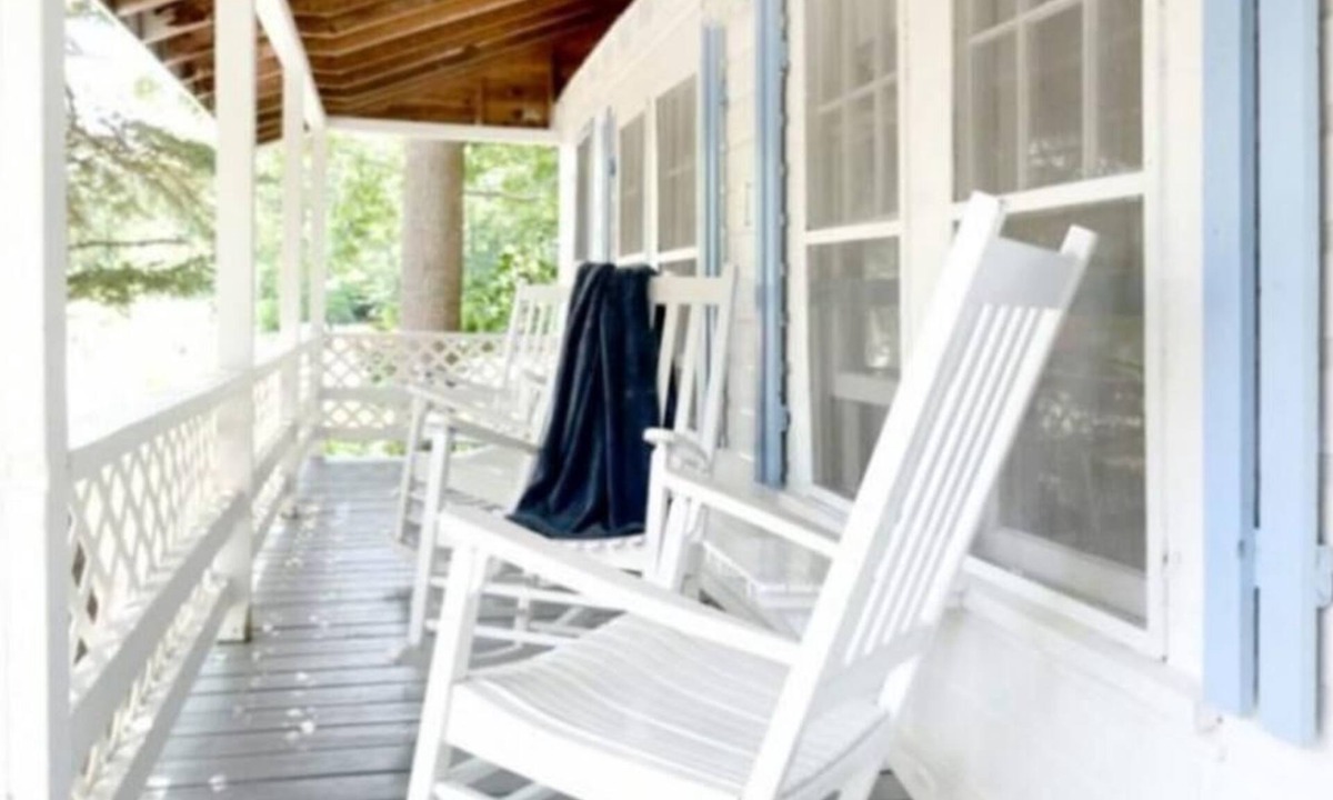Cape Neddick Bed & Breakfast | 2 River Road Inn and Cottages