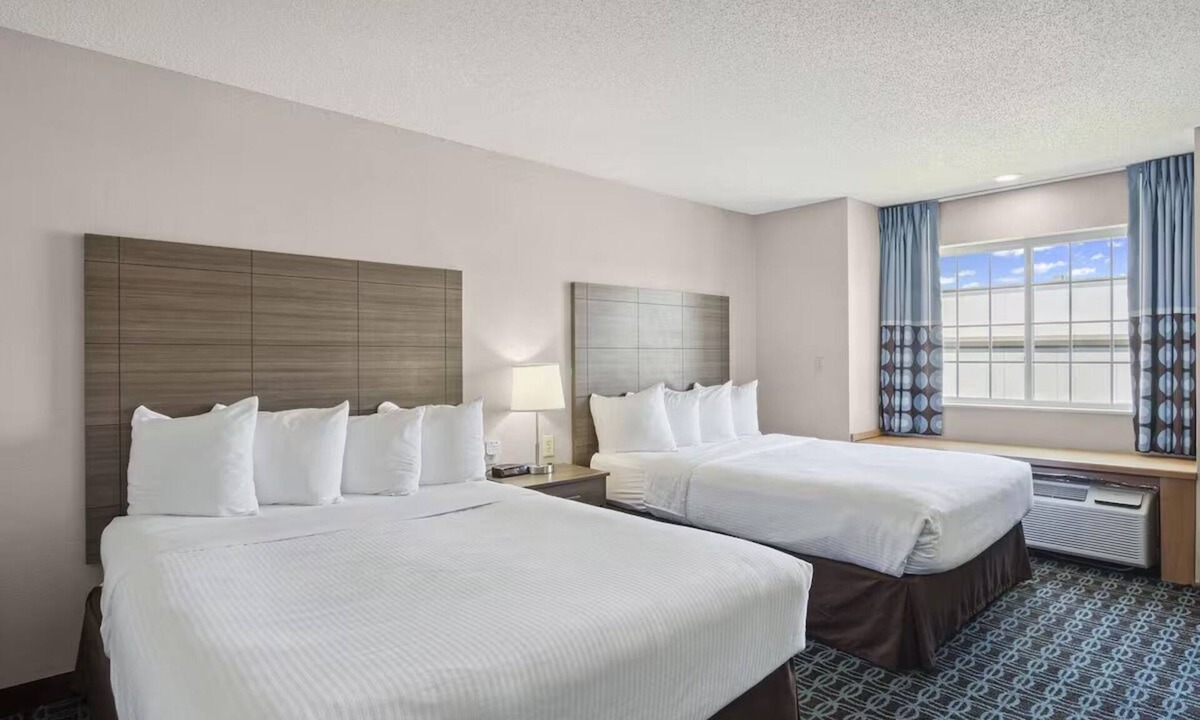 Blue Springs Hotel | 2 Simplistic Units Close to Kansas City Fun – Perfect for a Quick Getaway