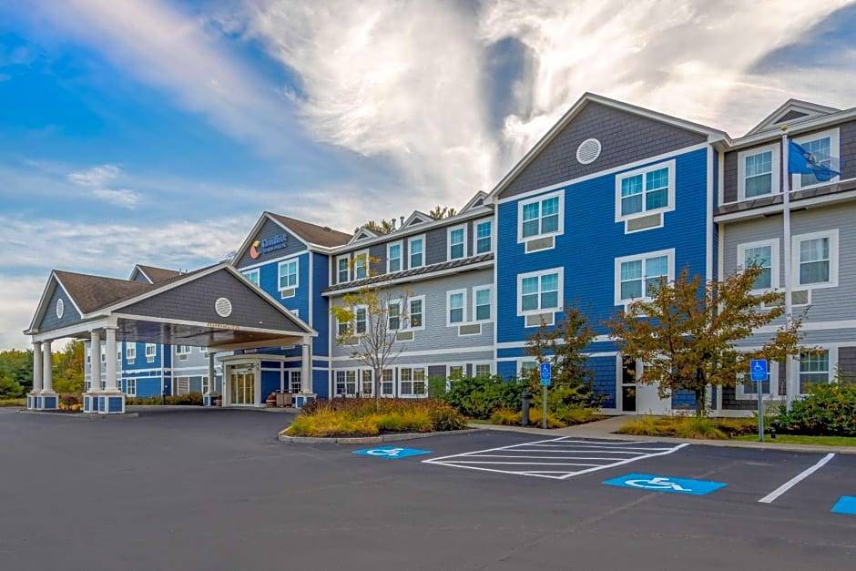 Wilton Hotel | 2-Star Hotel ∙ Comfort Inn & Suites Wilton