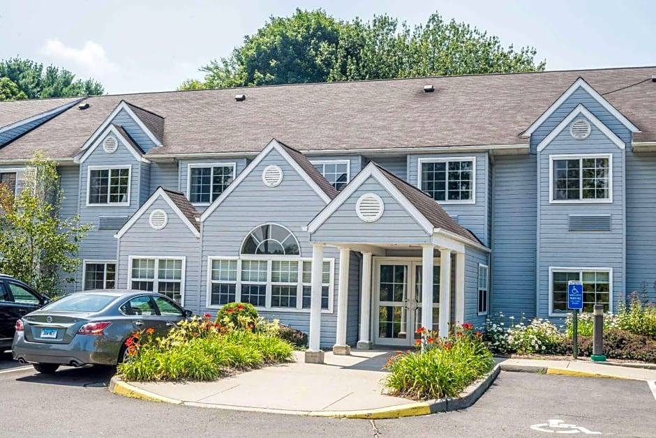 Bethel Hotel | 2-Star Hotel ∙ Microtel Inn & Suites by Wyndham Bethel/Danbury