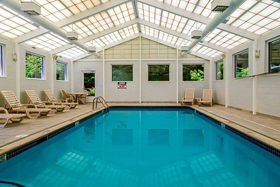 Danbury Hotel | 2-Star Hotel ∙ Quality Inn & Suites Danbury near University