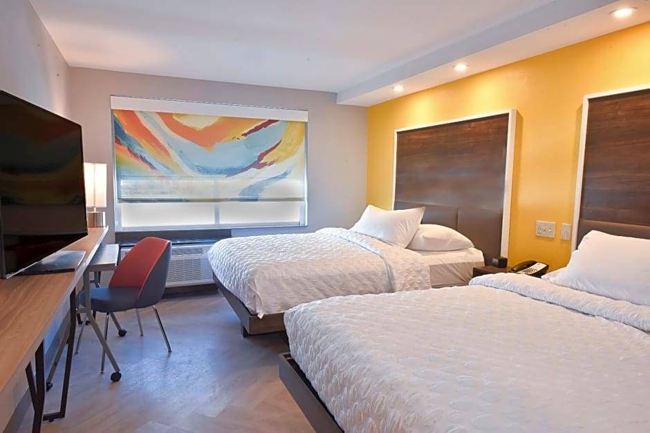 Lawrence Hotel | 2-Star Hotel ∙ Tru By Hilton Lawrence