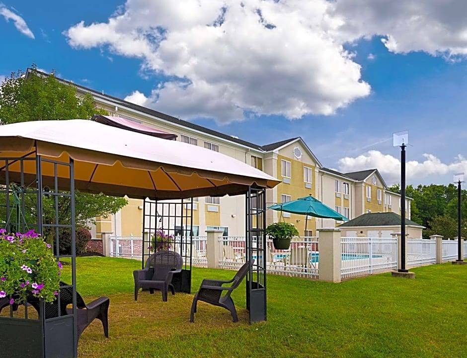 Potomac Hotel | 2-Star Hotel ∙ Quality Inn Spring Mills - Martinsburg North