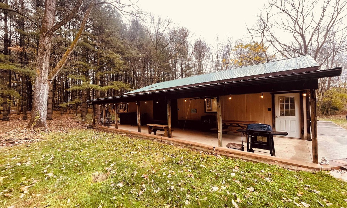 Ashland Cabin | 2-Story Cozy Pinehill Hideaway in Ashland/Mifflin with AC & Hot Tub!
