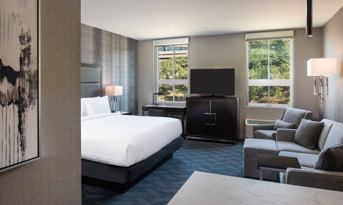 Waltham Hotel | 2 Units | Unwind in Soundproof Suite w/Modern Decor Near John F. Kennedy Park