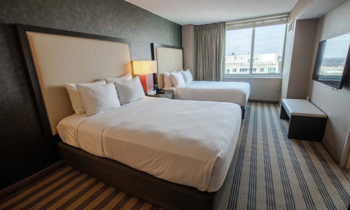 West End Apartment | 2 Units | Washington DC Stay w/Kitchen & Desk | Easy Access to Business Hubs