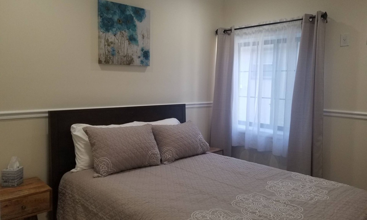 Queens Apartment | 20-2 Comfortable Quality Cribs