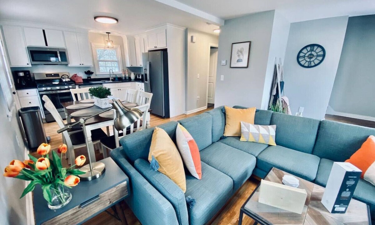 Southington Apartment | #23 *COMFORT & LUXURY* 3 BR/2 BA House