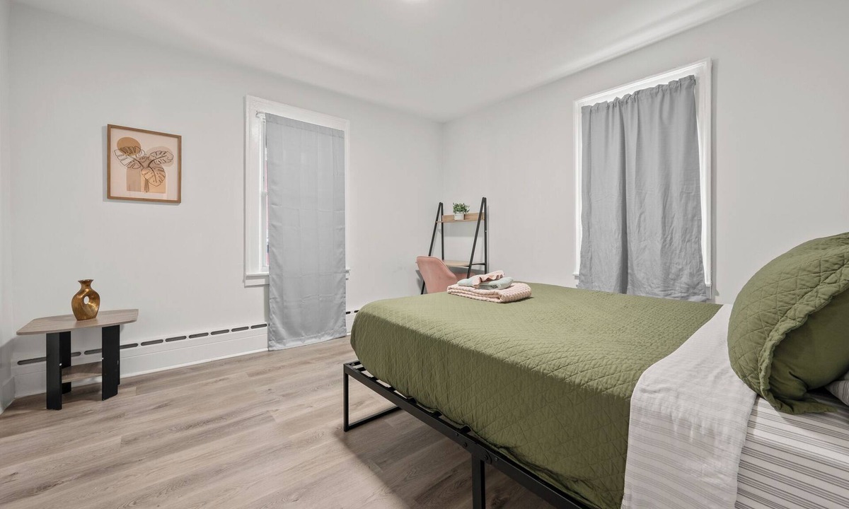 Hartford Apartment | 2bd/1ba near downtown- 4 mins to Trinity College