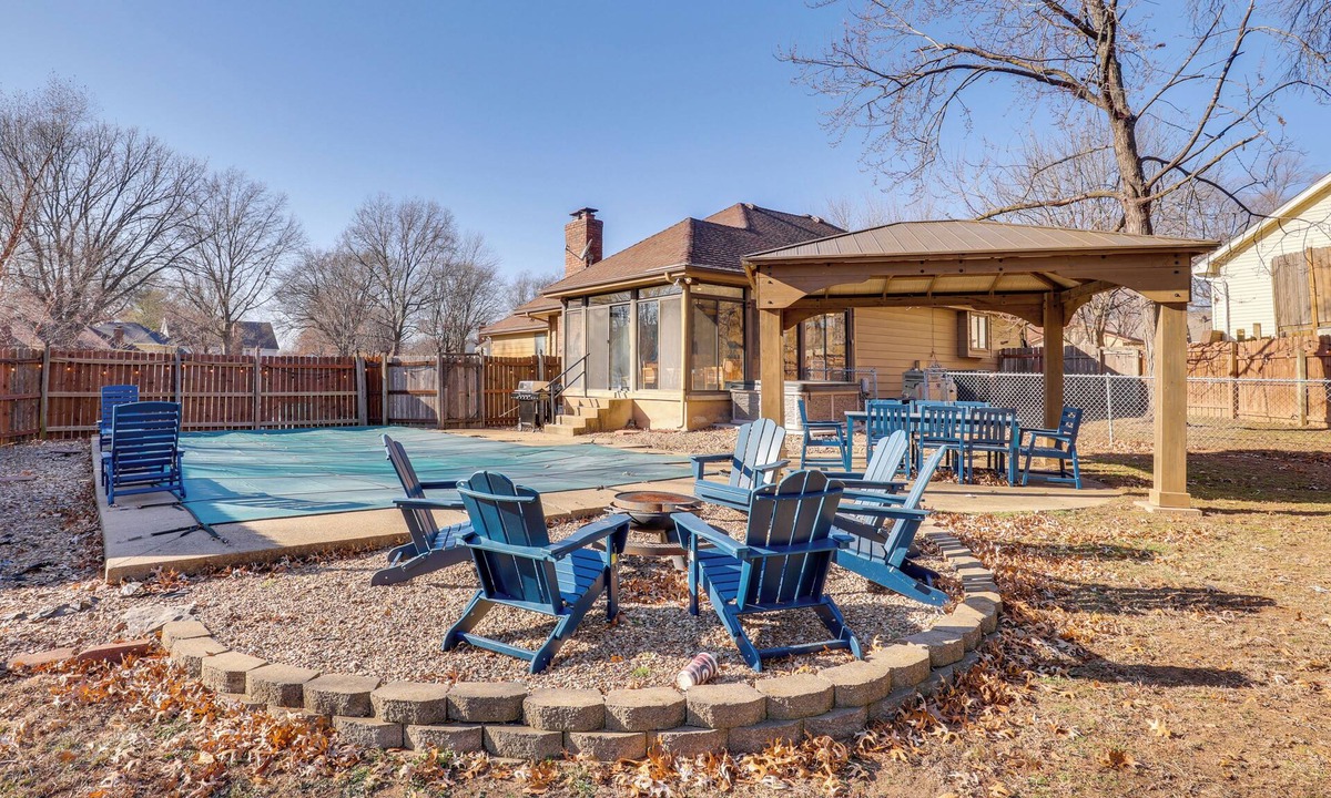 Blue Springs House | 3,000-Sq-Ft Group Getaway w/Pool Near Kansas City