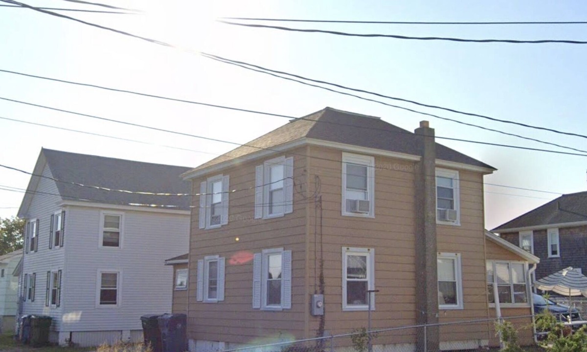 Old Lyme Cottage | 3 Bedroom 1.5 Bath Beach Cottage