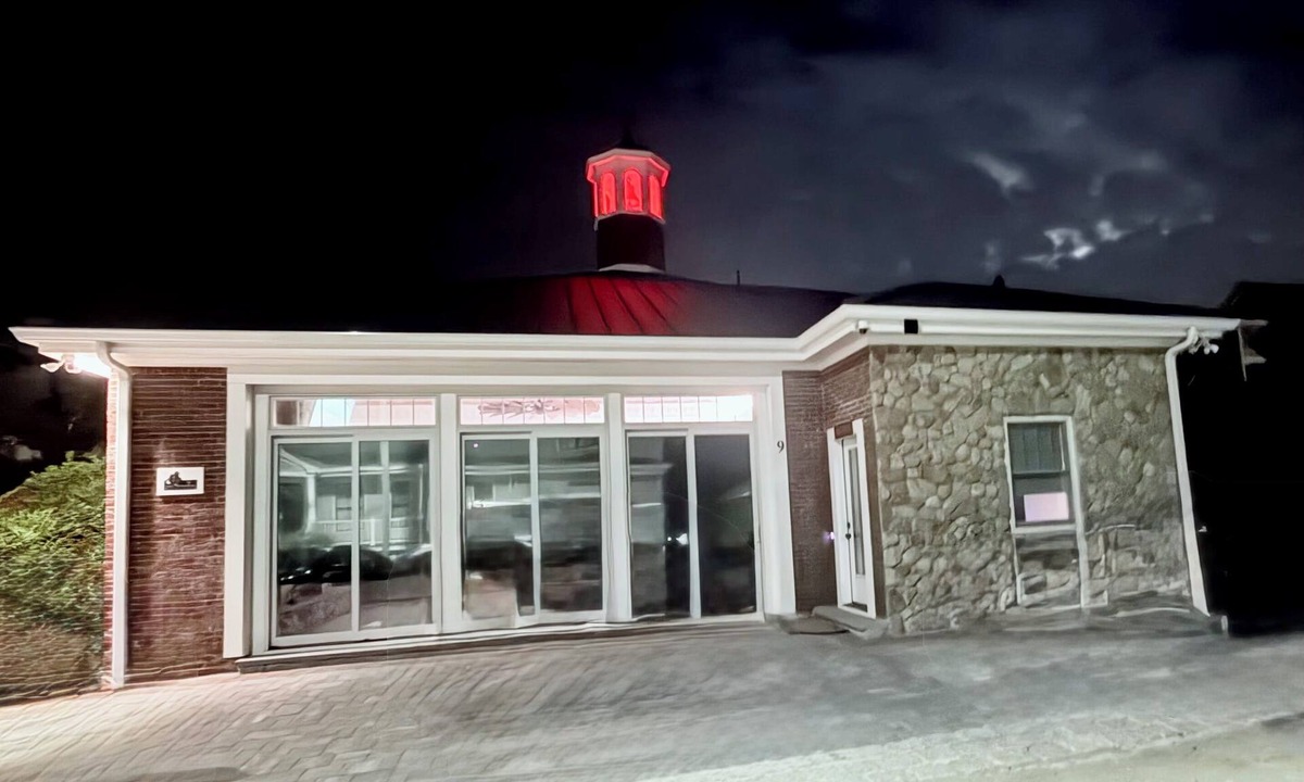 Minot House | 3-bedroom 1920s firehouse completely renovated, located in wonderful Minot Beach