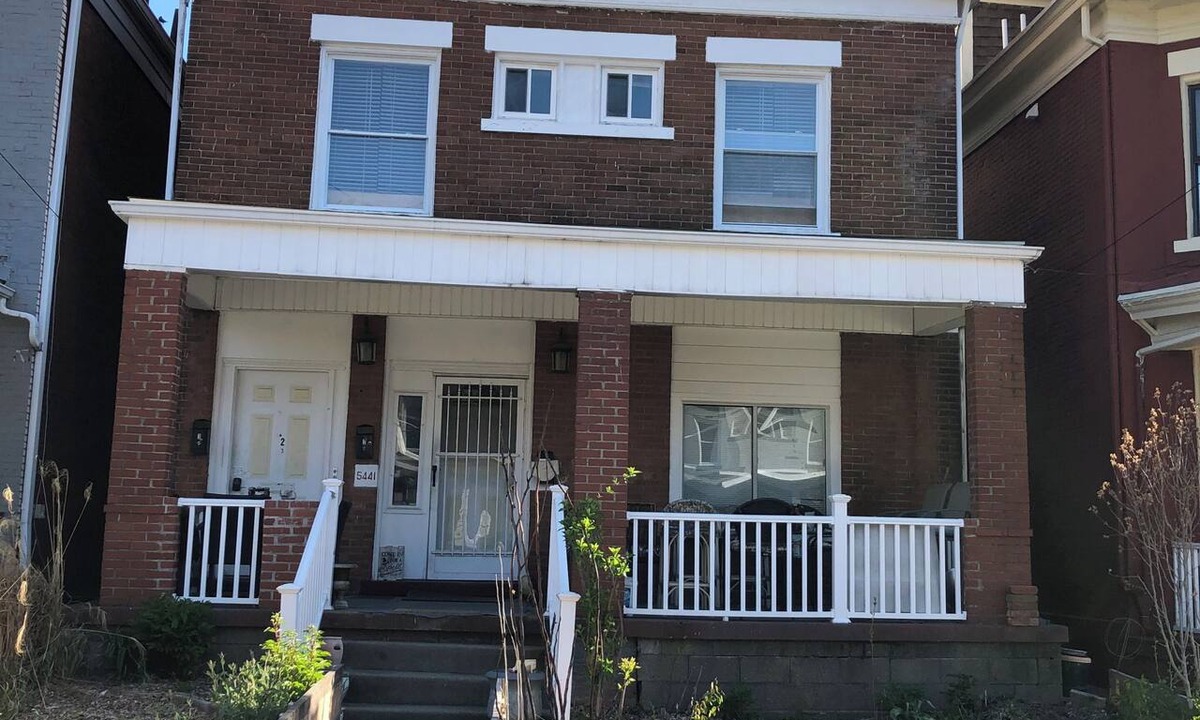 Pittsburgh Apartment | 3-bedroom apartment in serene Pittsburgh with AC for your stay