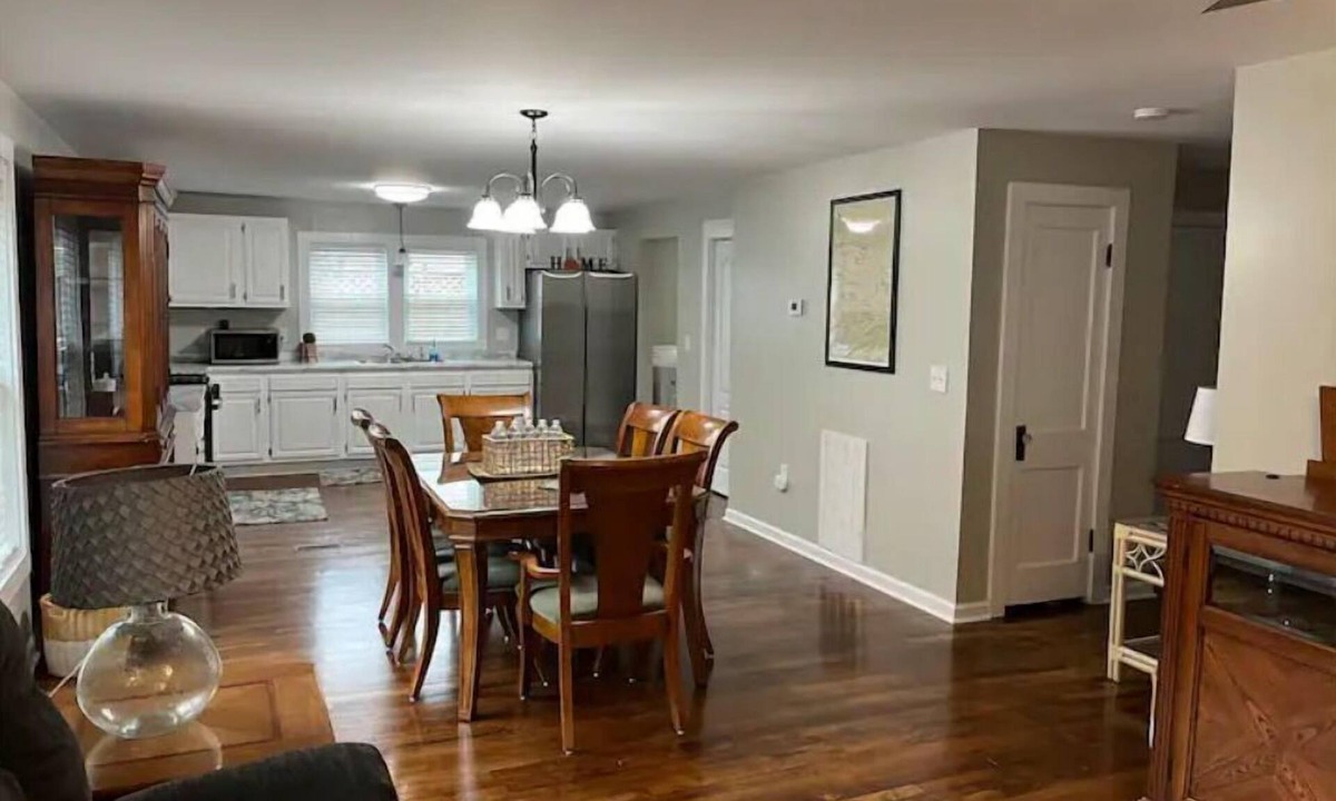 Stollings House | 3 bedroom home quiet neighborhood close to trails