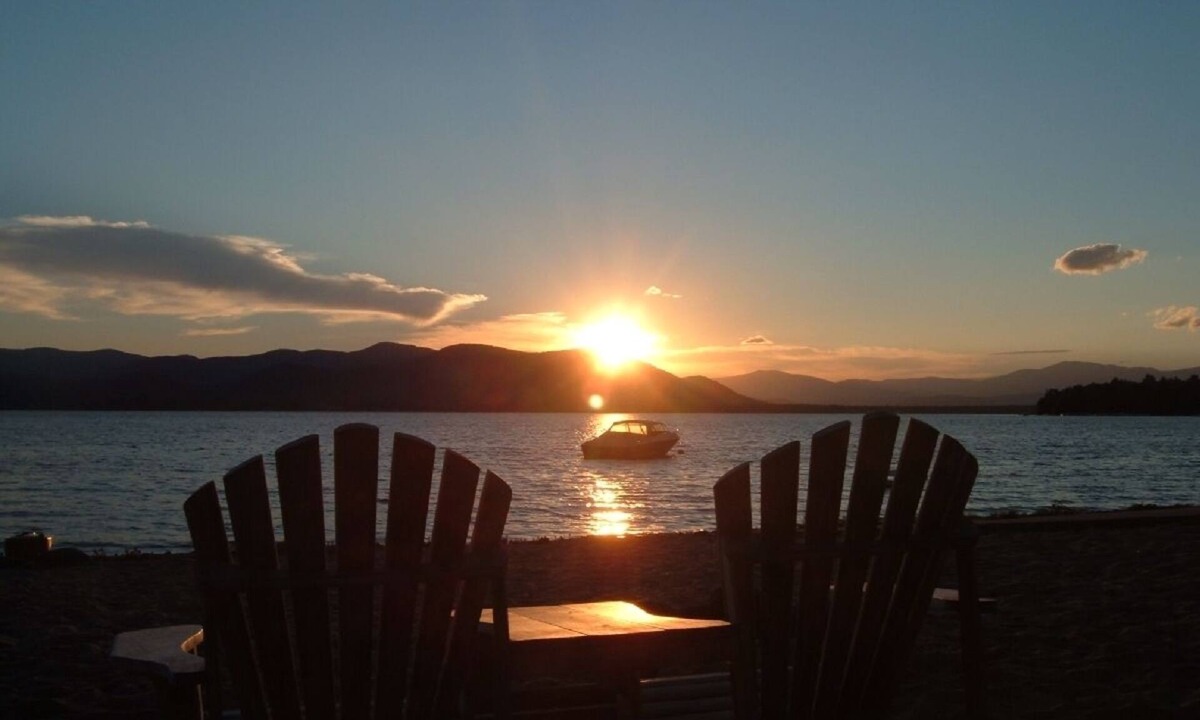 Freedom Cabin | 3 Bedroom Pet Friendly Beautiful Lakefront Cabin with 100 ft Private Beach